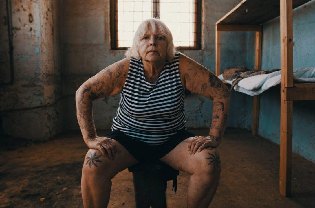 Женские тюремные татуировки и их значение: фото зоновских наколок