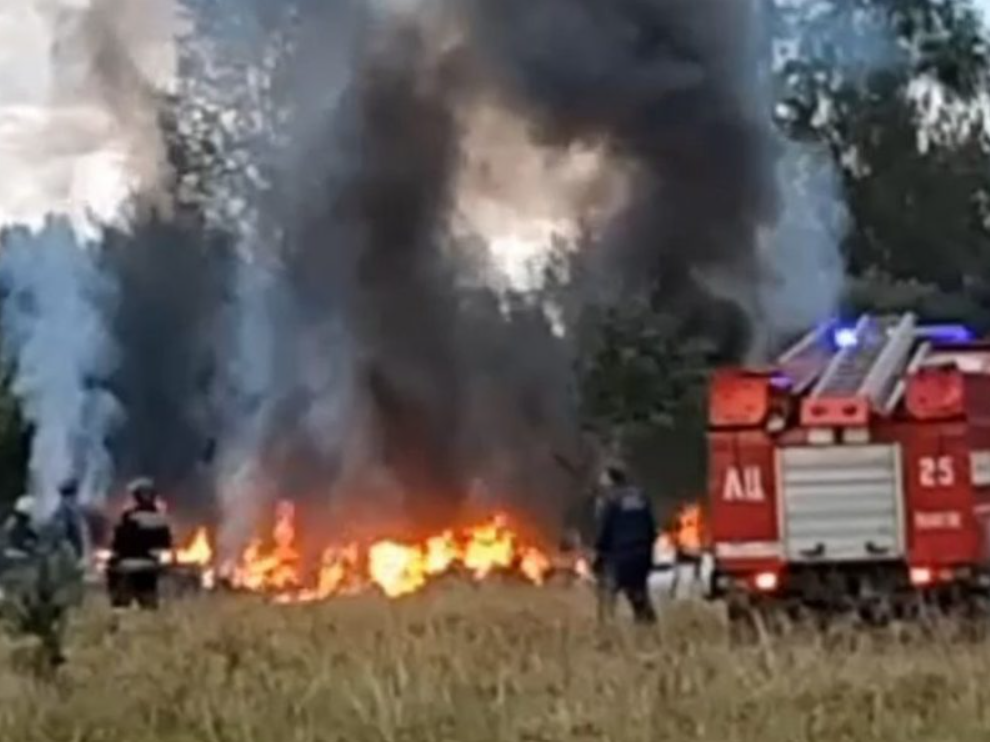 Упал вертолет в башкирии. Почему самолет пригожина. Пожары. Почему самолет пригожина. Ландшафтный пожар.