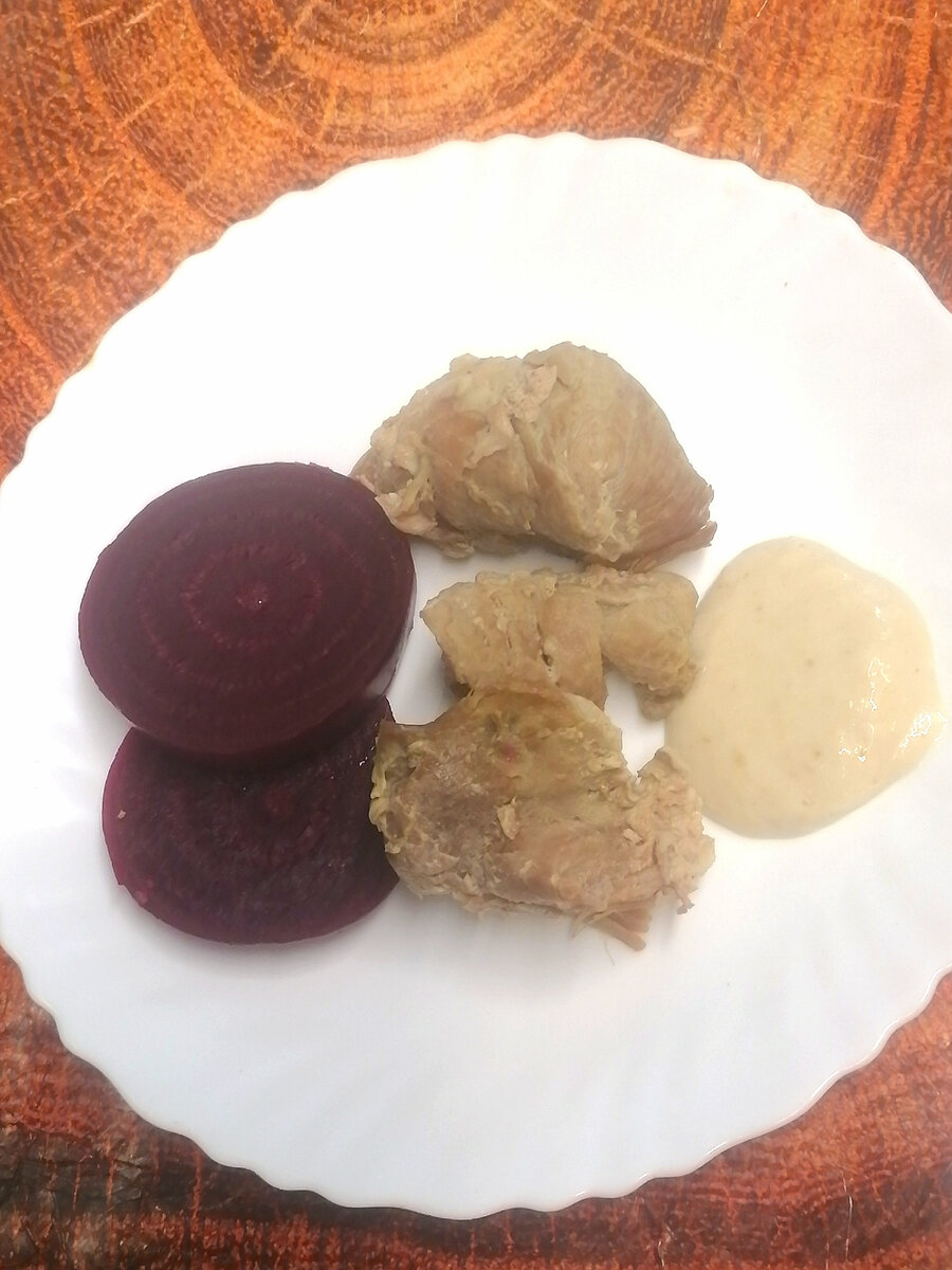 Свёкла, мясо, хрен