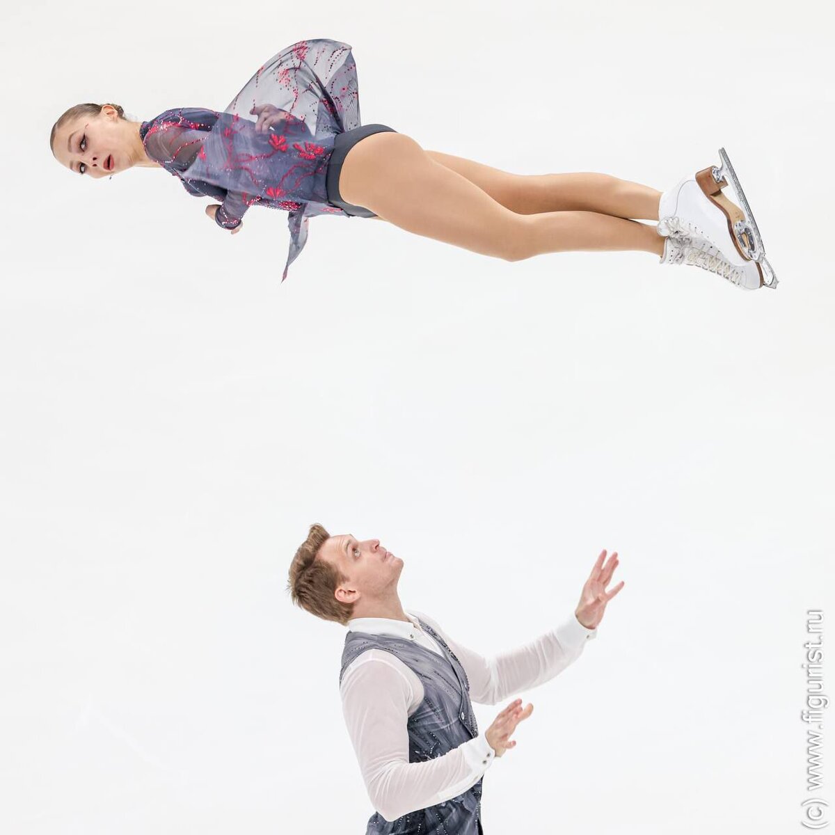 Момент полета… Фото магазина «Фигурист».
