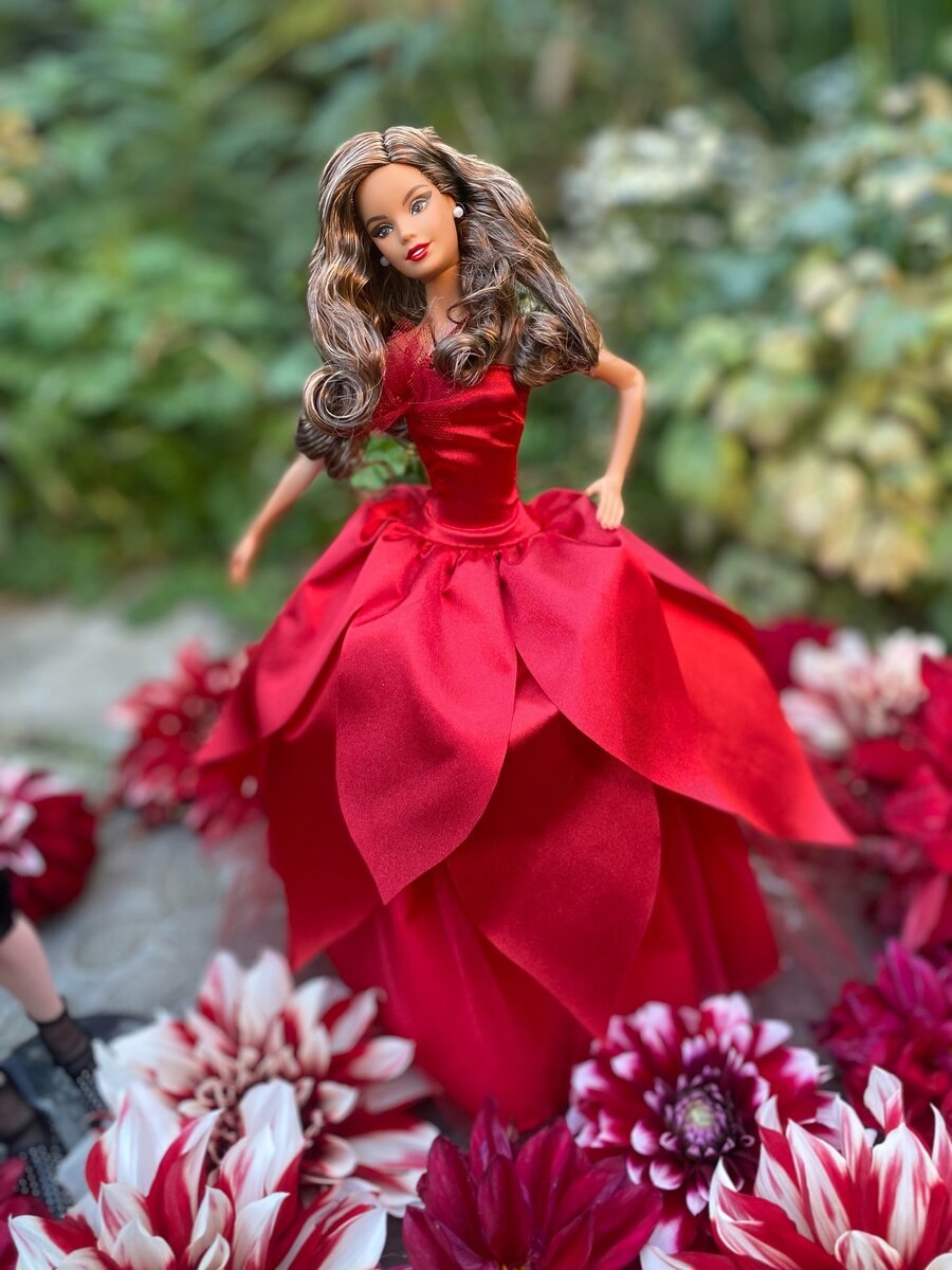 Невероятно прекрасная Barbie holiday 2022 Aphrodite (достаточно редкий молд Афродита) от Mattel
