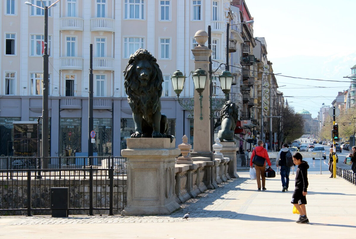 Львы на мосту. Март 2019 г. Фото из личного архива автора