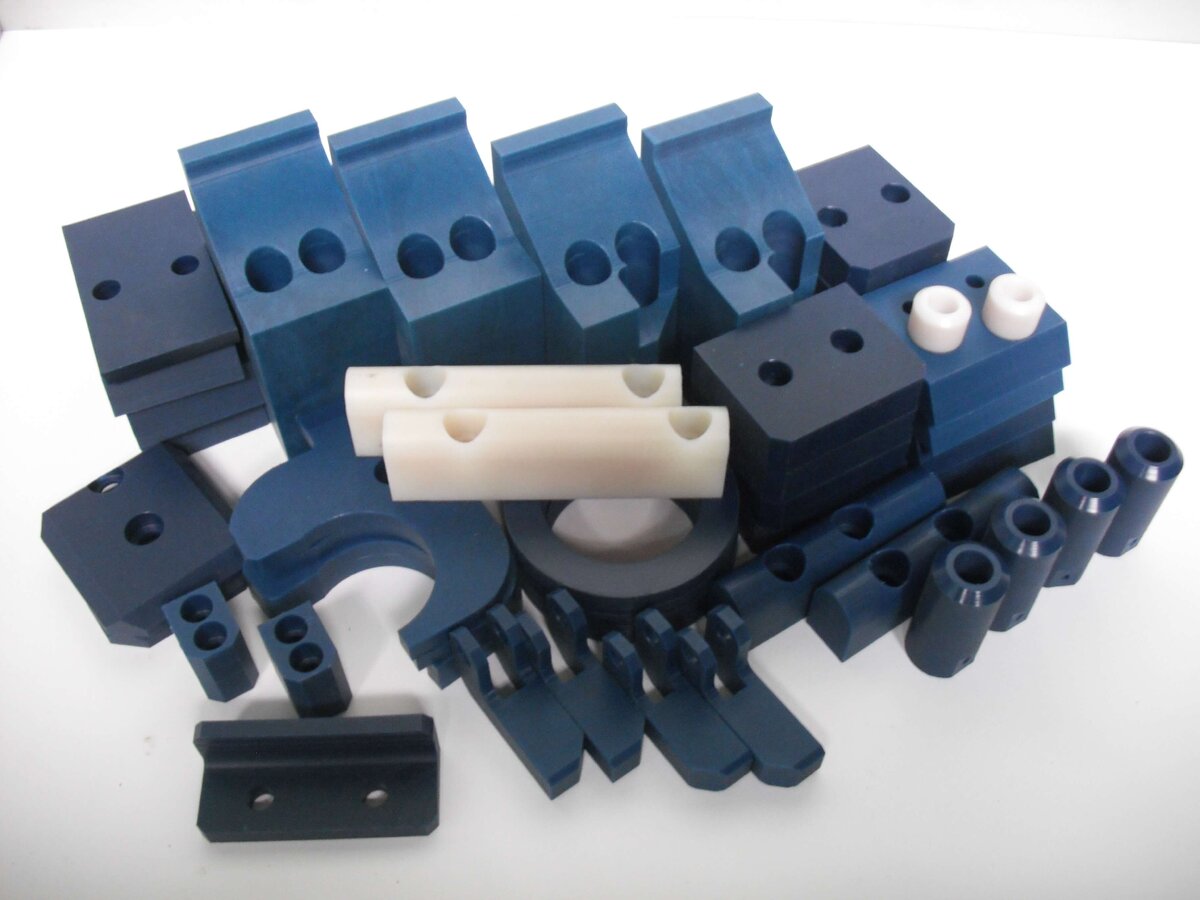 Детали из капролона. Фото из открытых источников