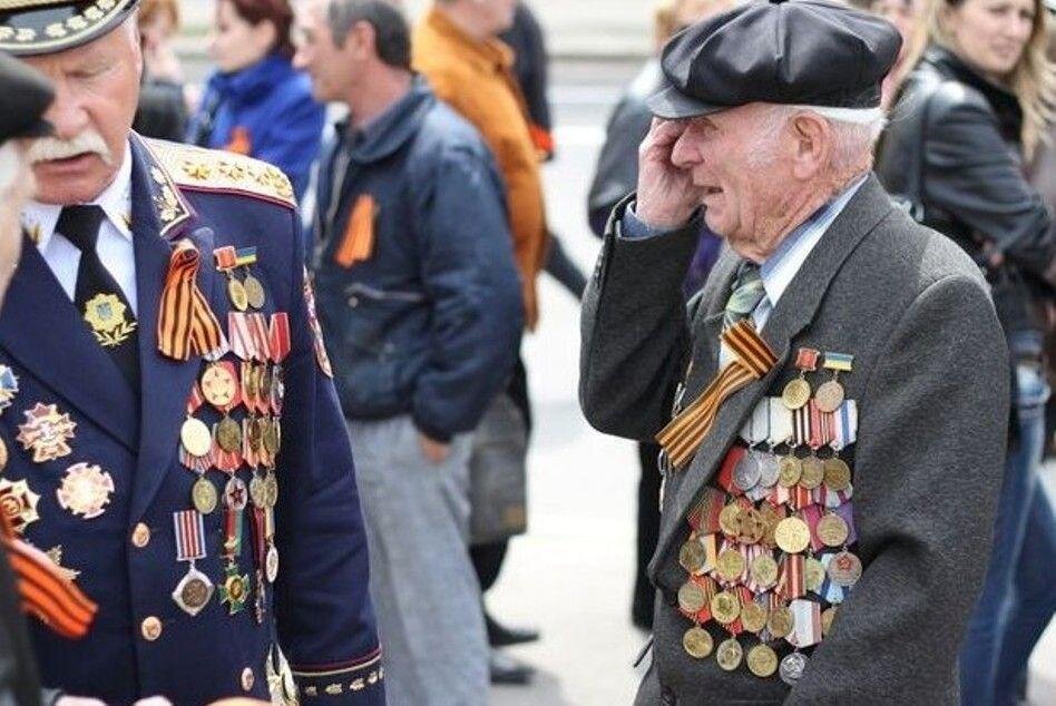 Фото людей с георгиевской лентой