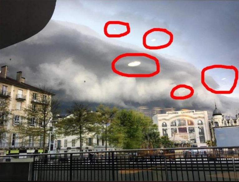 НЛО, Нотер-Дам-де-Пари, Уфологи, Нибиру