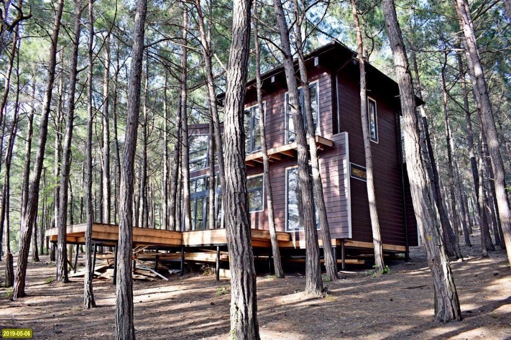 Коттедж, который должен был быть демонтирован, но вместо это был достроен