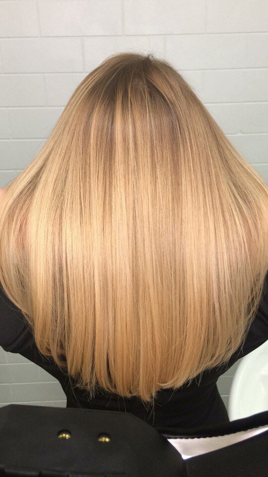 ! Раз в неделю наносим на волосы масло: репейное, масло ромашки,облепиховое масло, масел огромное количество, так же подойдет оливковое, косовое, персиковое. Тут главное способ данной процедуры! Наносим на чистые волосы выбранное масло(желательно подогретое на водяной бане), надеваем шапочку для душа, обматываем полотенцем или надеваем шапку,засекаем 30-40 минут, после моем голову как обычно. Сушим феном, как написано выше. При сушке волос используем пластмассовые расчески или из натуральной щетины.