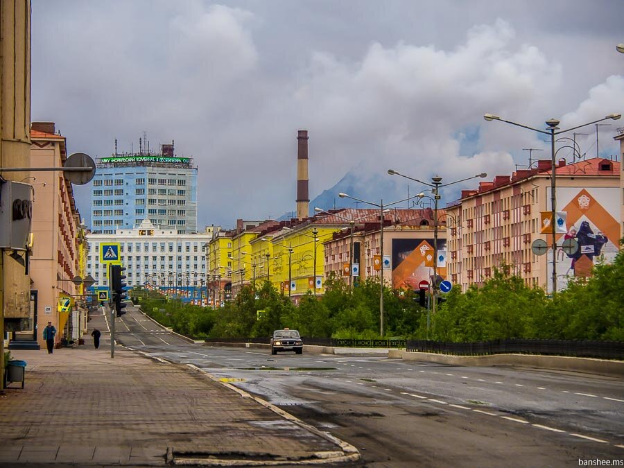 Фото норильска. Норильск Центральная улица. Норильск Ленинский проспект. Норильск Главная улица. Центральную улицу города Норильска.