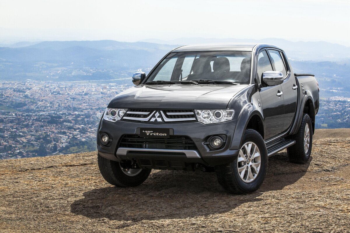 Mitsubishi l200 2015. Мицубиси l200. Митсубиси л200. Джип Митсубиси l200. Mitsubishi Pajero l200.