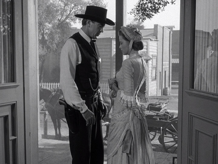 Кадр из фильма "Ровно в полдень". Тяжелое испытание в день свадьбы