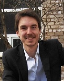 Денис Кашин, род. 30 марта 1991 г. Учился в Пермском педагогическом университете по специальности «Менеджмент организации». Руководил столярной мастерской «Столярная артель». В 2018 г. победил в пермском конкурсе «Мужчина в образовании», в 2019 г. - во всероссийском конкурсе iУчитель. 