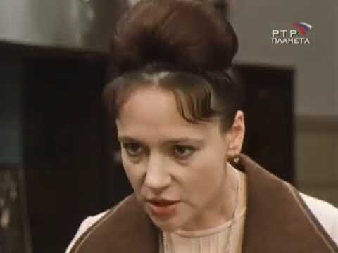 Елена Санаева в роли замдиректора. Скриншот с Youtube.com