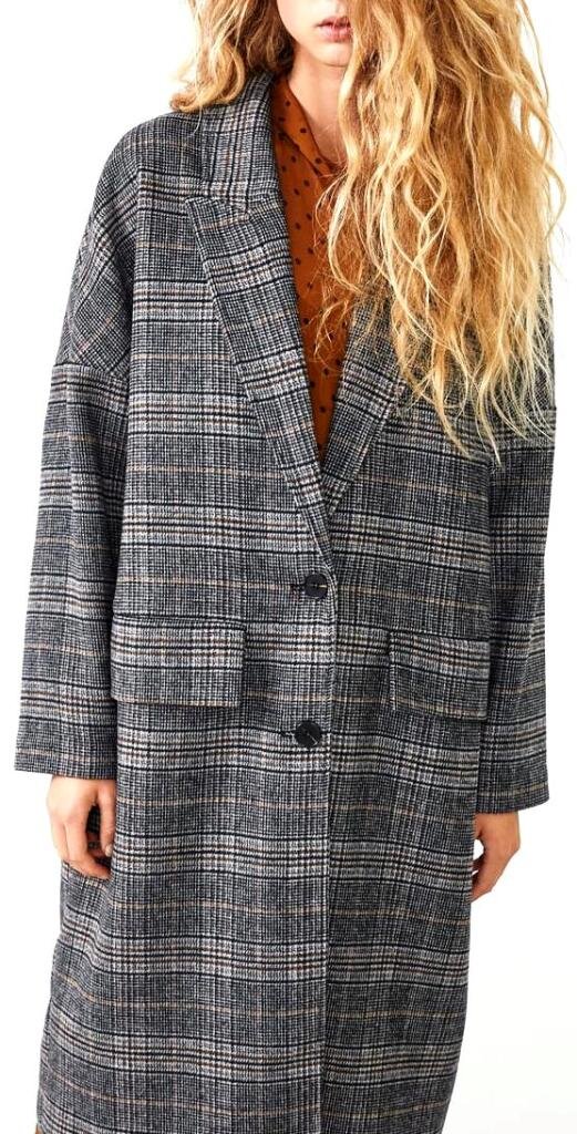 Серое пальто в крупную клетку