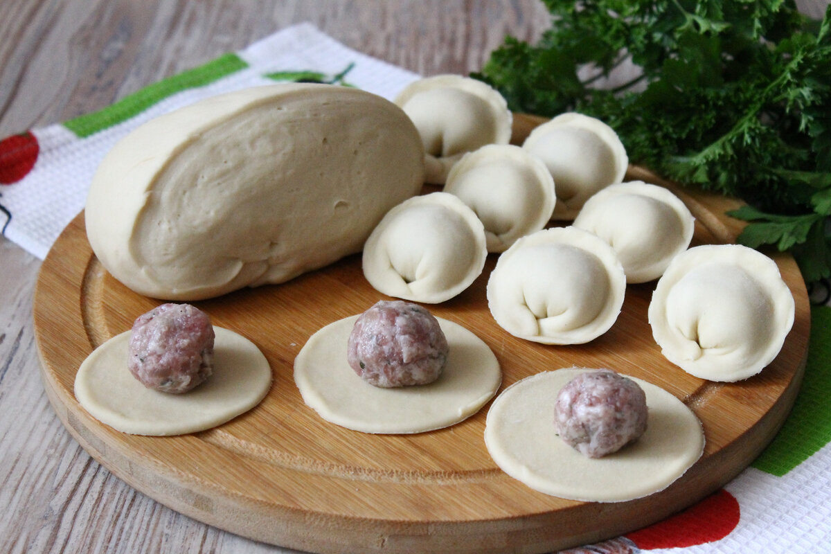 Тесто есть. Теста для пельменей в домашних. Вкусное тесто для пельменей и вареников.