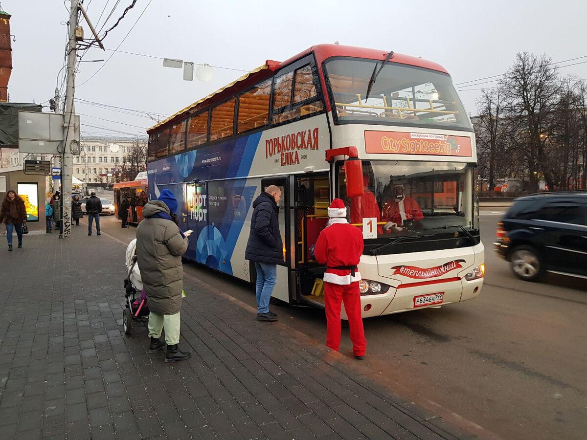 Красный автобус нижний