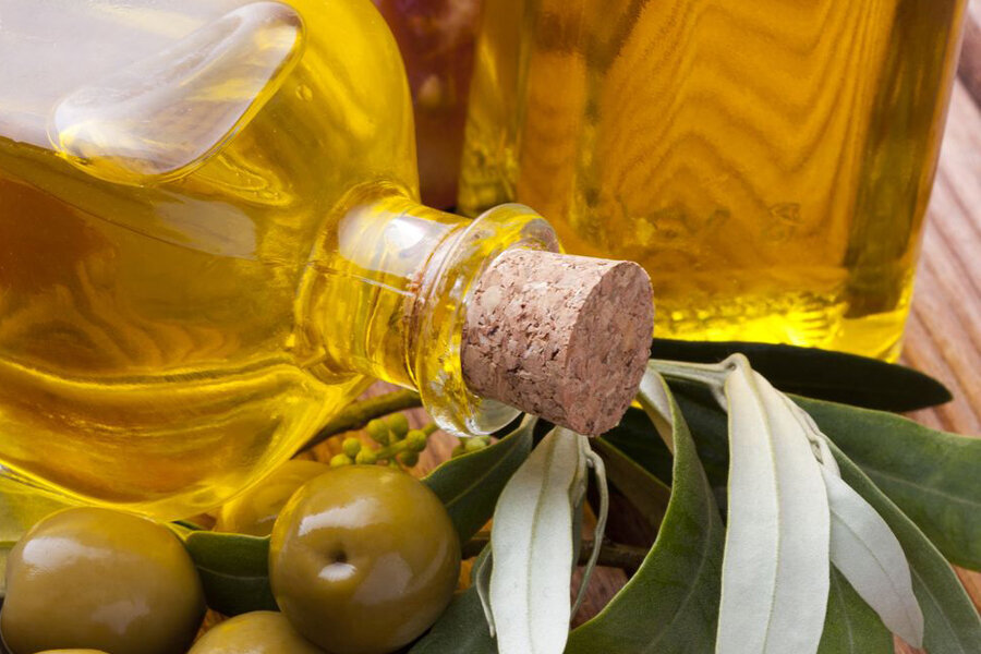 Вместо оливкового масла можно. Оливковое масло. Оливковое масло в косметике. Оливковое масло для желчи. Бочка оливкового масла.