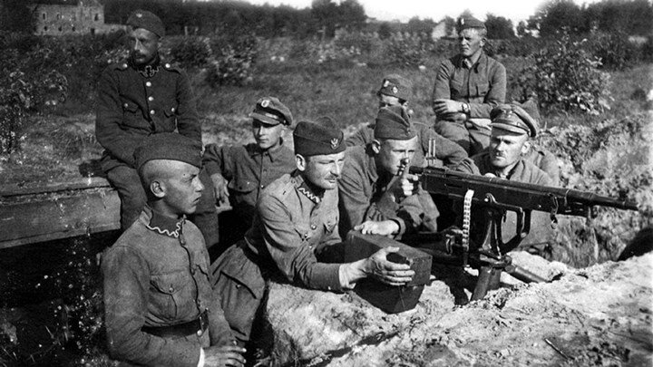 Польские солдаты на защите Варшавы летом 1920,  На фото пулемет Colt-Browning образца 1895 под русский патрон 7.62x54R 
