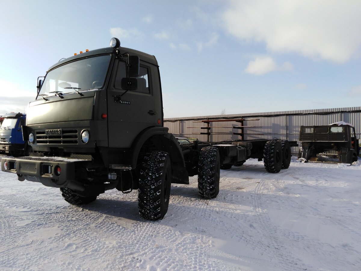 Шасси КАМАЗ 63501 на нашей стоянке перед отгрузкой, фото с сайта нико.рф