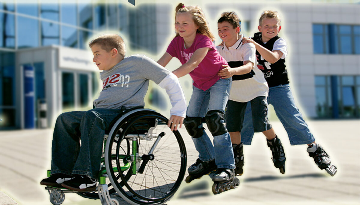 Дети инвалиды 4 группы. Инвалид и здоровый человек. Люди с ограниченными возможностями. Дети с ограниченными возможностями. Дети инвалиды.