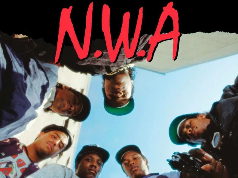 Обложка первого альбома группы