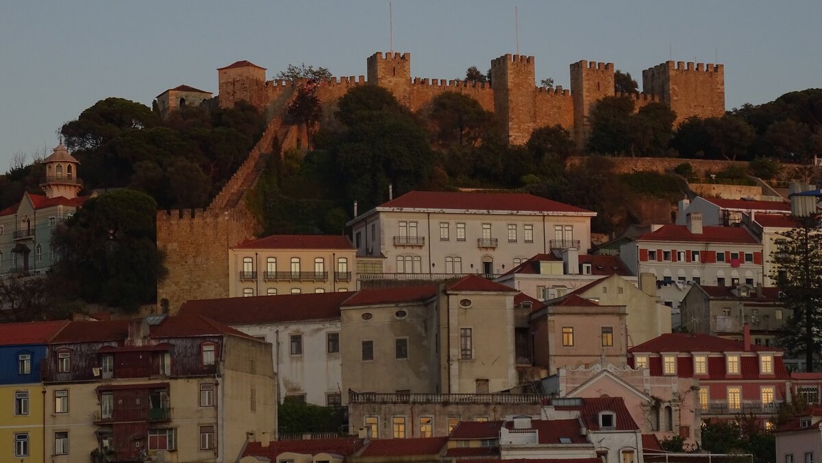 Замок Castelo de S Jorde в Лиссабоне