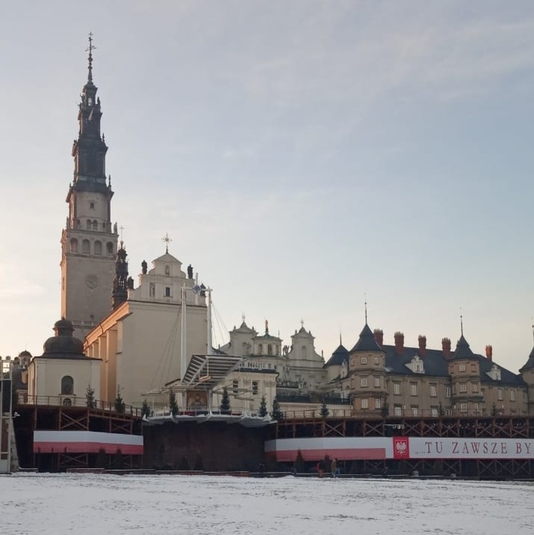 Возле Костела Иоанна Павла ІІ было время подумать