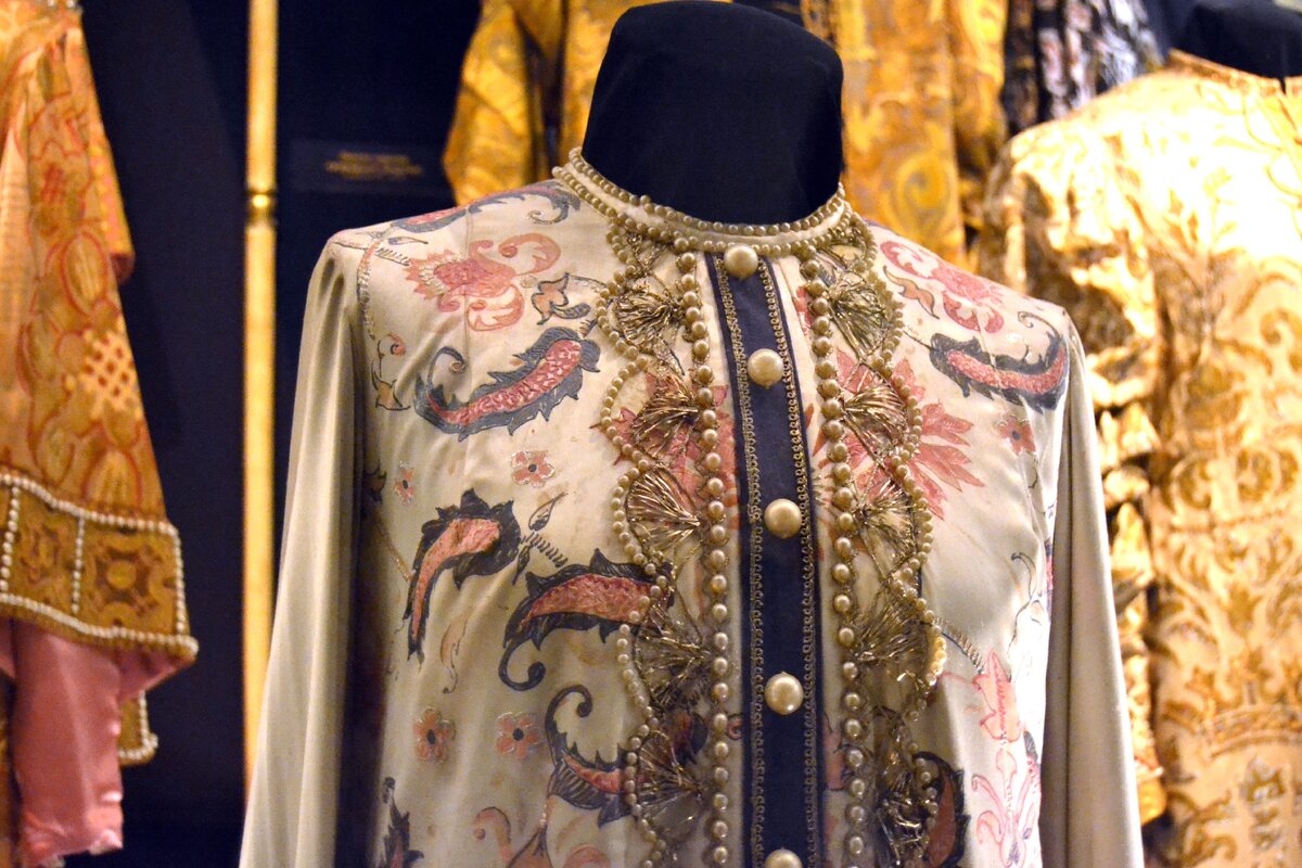 Костюм царицы Ирины, артистка Г. К. Инютина. А. К. Толстой, «Царь Федор Иоаннович». Режиссер А. В. Сколов, художник И. Белицкий. Музей Русской драмы. 