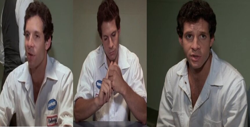 Махоуни разговаривает с капитаном Ридом