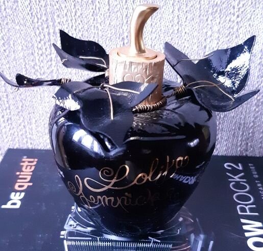 Вот оно, колдовское яблочко.