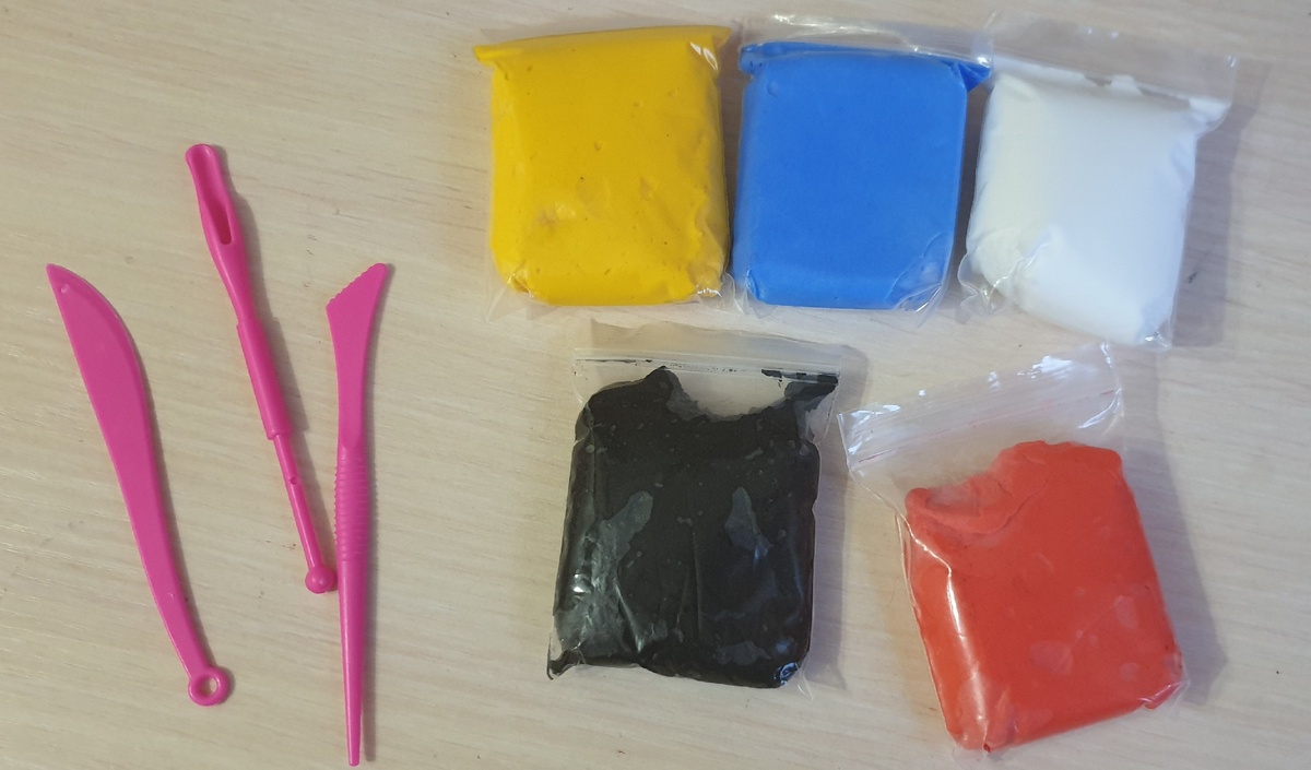 Сегодня нам понадобится:пластилин 5 цветов ,инструменты и хорошее настроение)