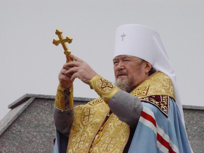 Однажды владыку Лазаря спросили журналисты (митрополита Лазаря Симферопольского и Крымского, правящего архиерея нашей епархии) его спросили: «какая ваша политика?», и владыка сказал фразу, которую, потом, журналисты вынесли в качестве заголовка, он сказал: «Христос – моя политика». 