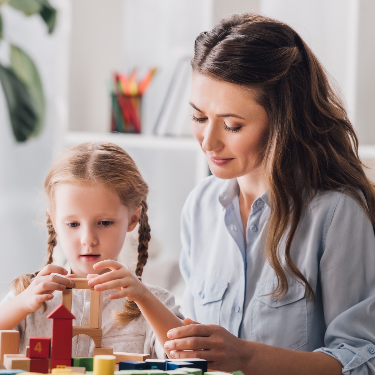 Став для ребенка лидером, заботливым "вожаком", можно добиться значительно лучших результатов.