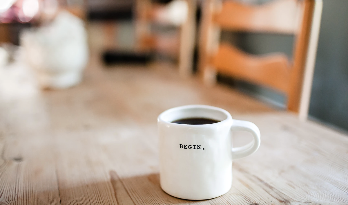 Чашка кофе с утра для начала дня.