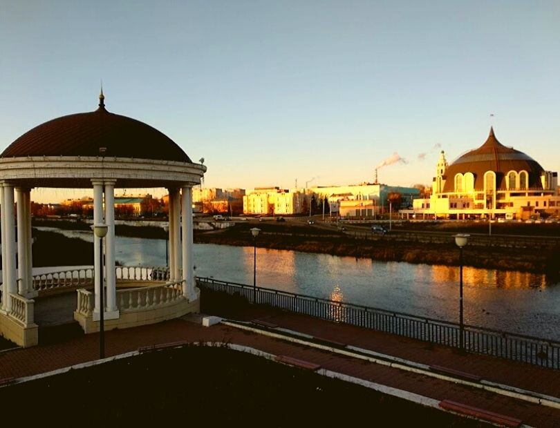 Вид на музей Оружия с набережной