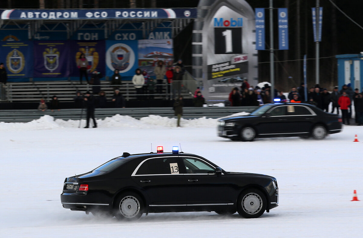 парный заезд на Aurus Senat