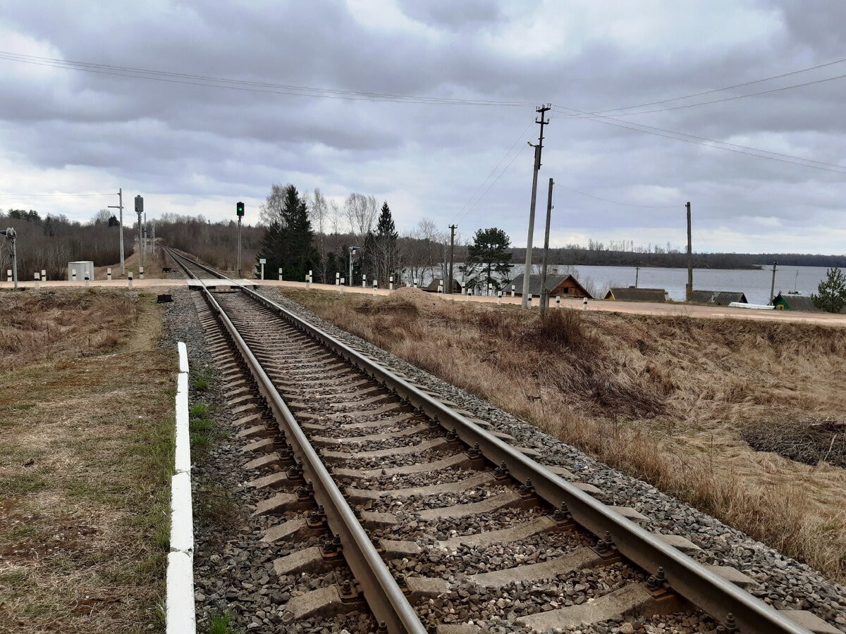 Живописный полустанок в псковской глуши, где не осталось поездов дальнего следования