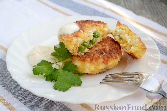 творог, яйца, горошек зеленый замороженный, соль, мука пшеничная, масло растительное