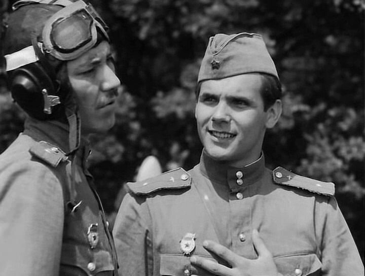 кадр из фильма "В бой идут одни старики"