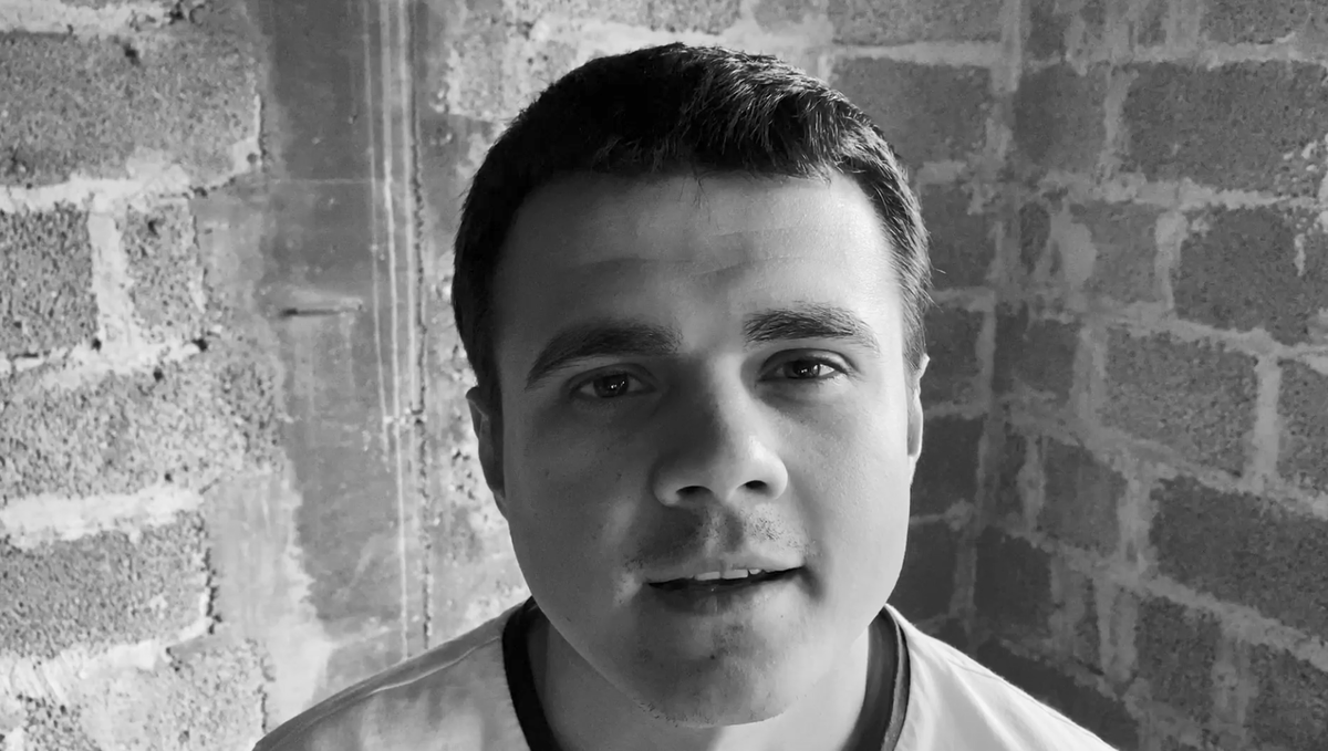 Чтец Максим Дзюбак