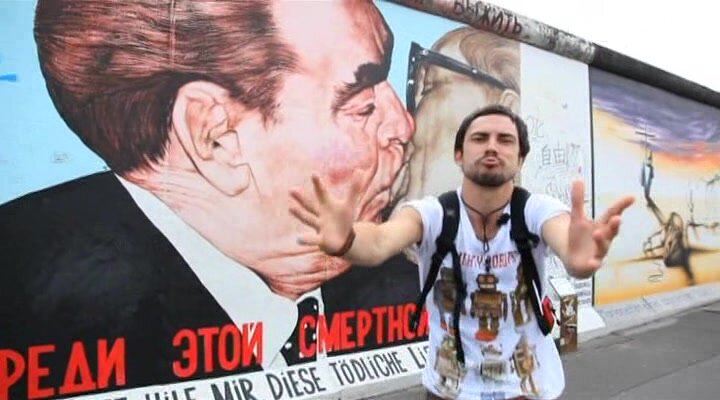 Осколок берлинской стены в столице Германии