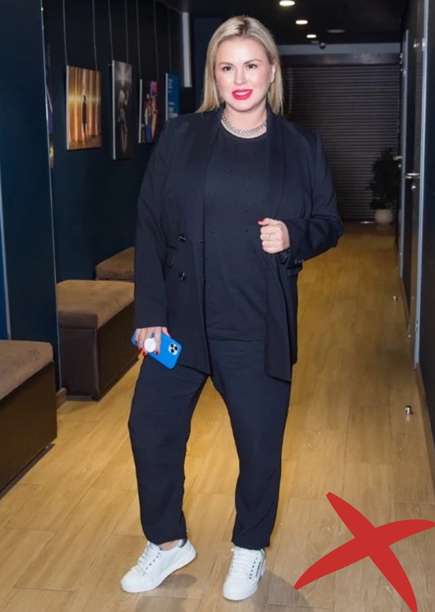 Анна Семенович в футболке навыпуск выглядит чересчур расслабленно. Photo from pinterest.ru