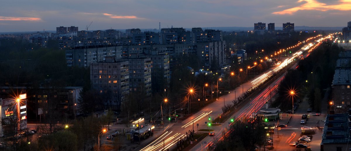 Ярославль р н дзержинский. Ленинградский проспект Ярославль. Дзержинский район Ярославль. Ярославль Ленинградский проспект Брагино. Ярославль Дзержинский район ночью.