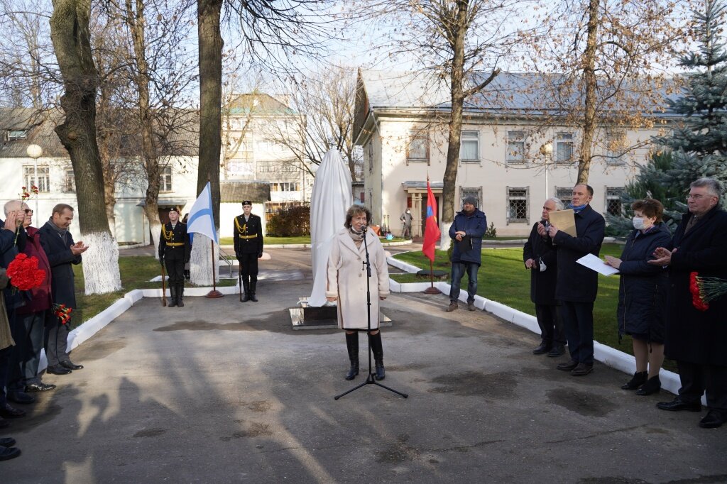 В Твери у ректората ТвГУ поставили бюст П. П. Максимовичу