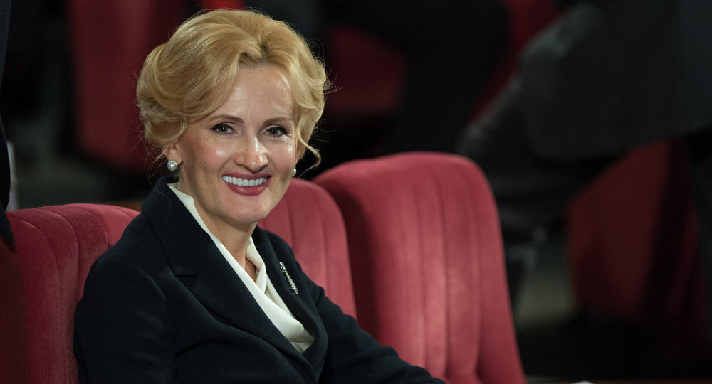 https://vogazeta.ru/uploads/full_size_1512146018-2a8a52be19d0ece86b014a51be933a54.jpg