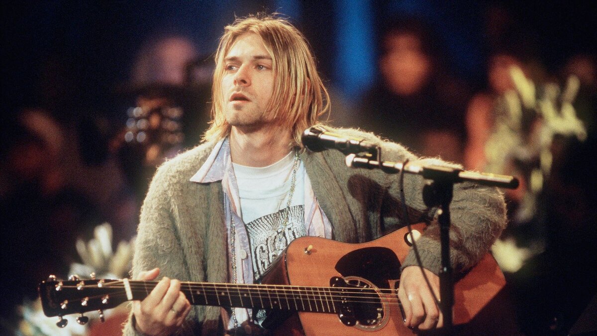 Kurt Cobain wearing the jumper during the taping of MTV Unplugged in 1993 (Источник: Skynews)