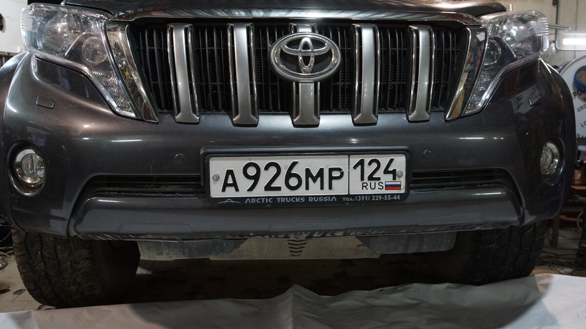 Штатный бампер Тойота Лендкрузер Прадо 150 Арктиктракс