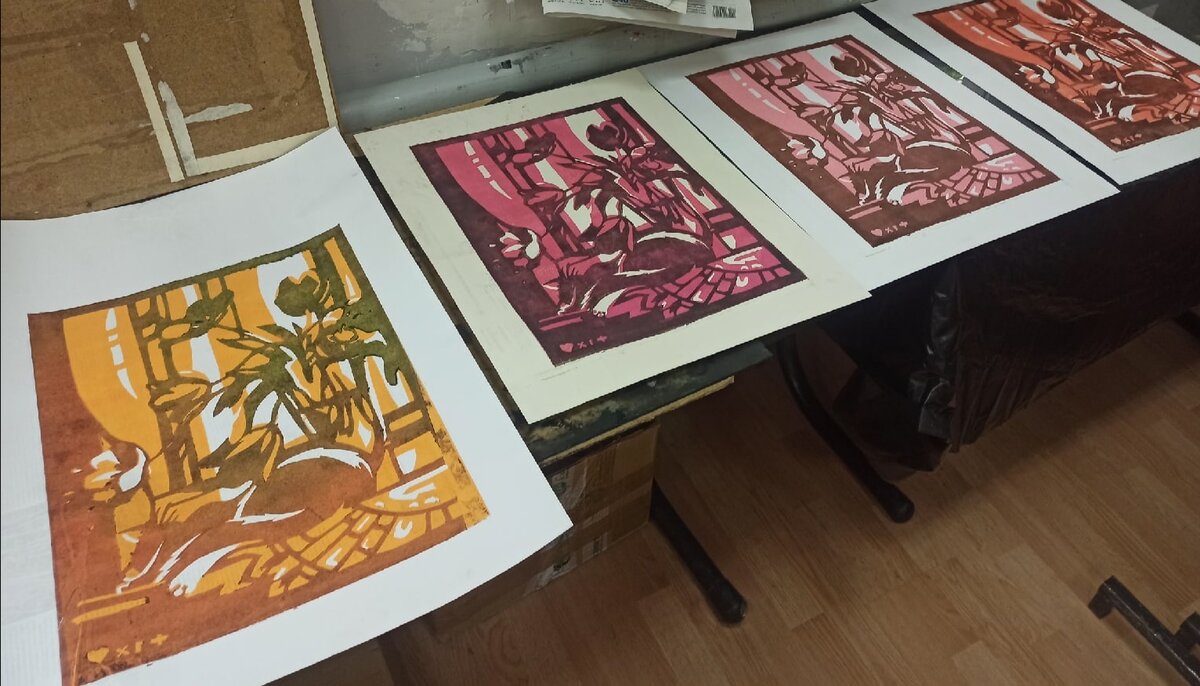 Фото автора. Тяглова Н. Прорезная гравюра " На окне", четыре цветовых решения.