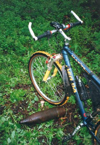 Горный велосипед оказался очень удобным транспортом для перемещения по бездорожью. Фото Андрея Мятиева.