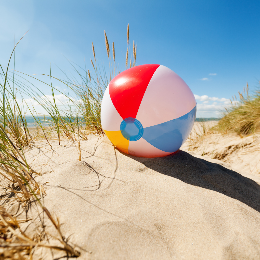 Пляжный мяч - полезный и веселый аксессуар 