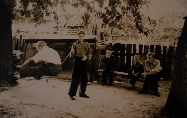 Петрозаводск. Двор на улице Анохина, 1950-е годы. Фото Гавриила  Анкудинова